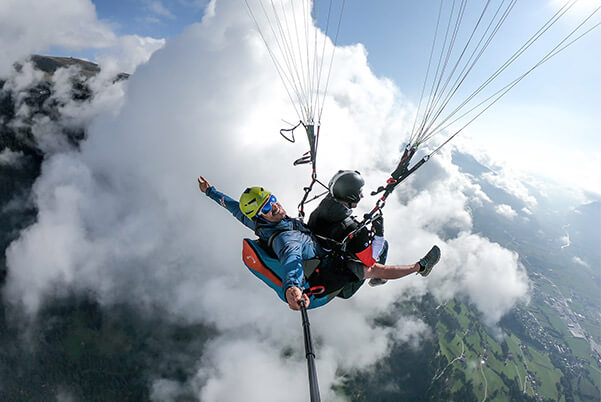 Paragliding Tandemvlucht met de paraglider vanuit Zettersfeld in Oost-Tirol